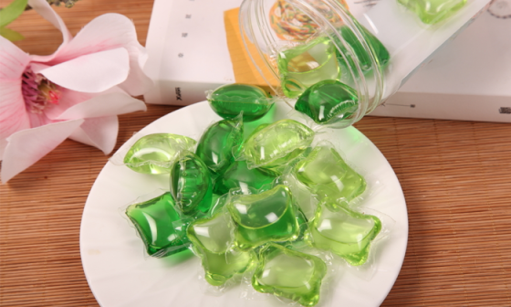 What are the benefits of using water-soluble packaging films?