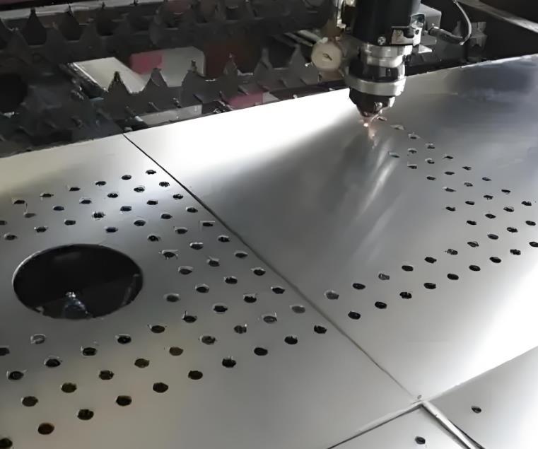 钣金加工精度与什么有关系