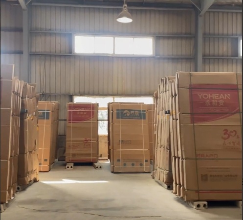 Warehouse door cargo video. Warehouse door cargo video.