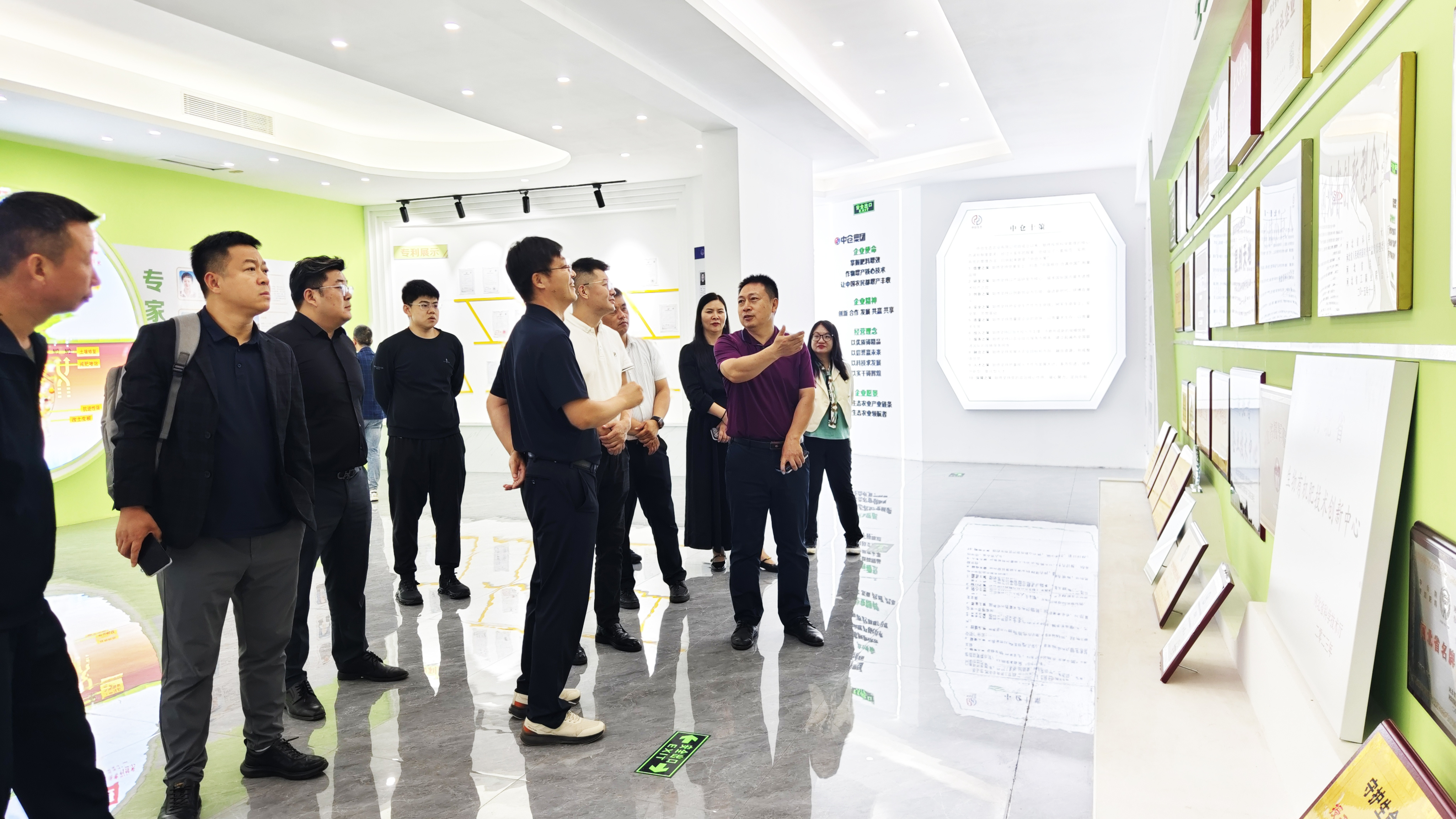 【中仓新闻】定州市驻津团工委一行到访中仓集团