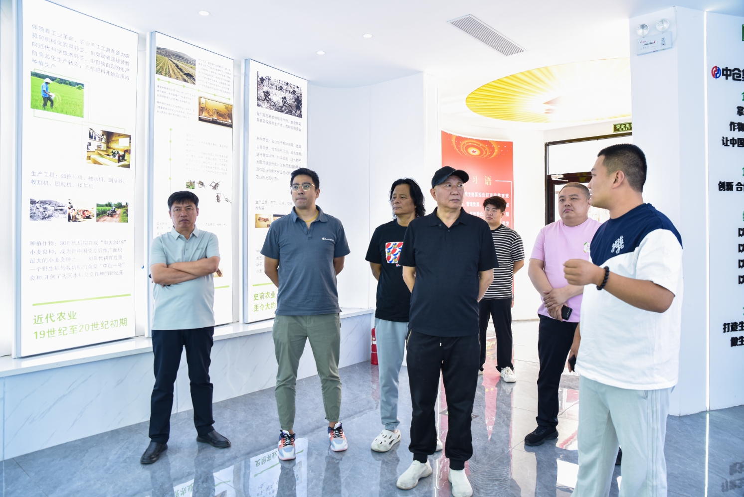 【中仓新闻】苏州吴中区农资配送中心总经理程杰一行到访中仓集团