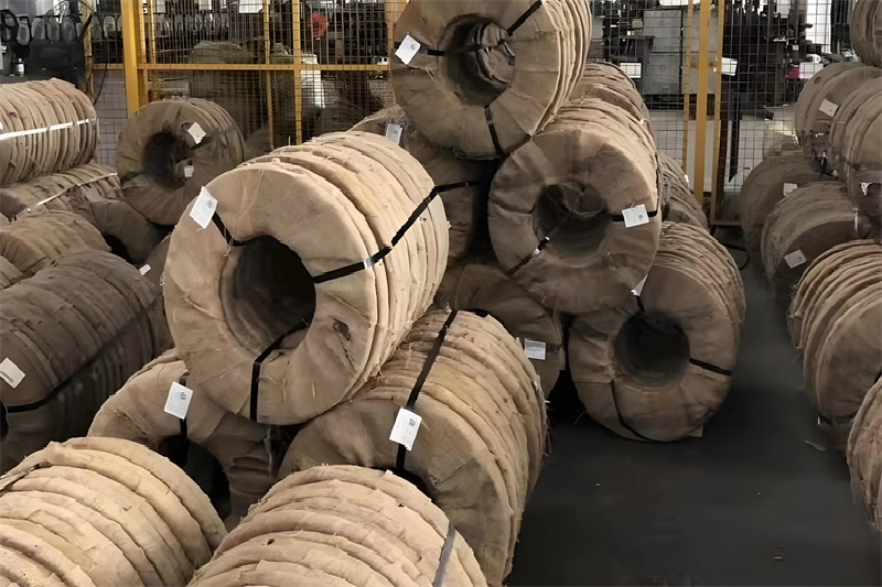 Strip steel packaging process Strip steel packaging process