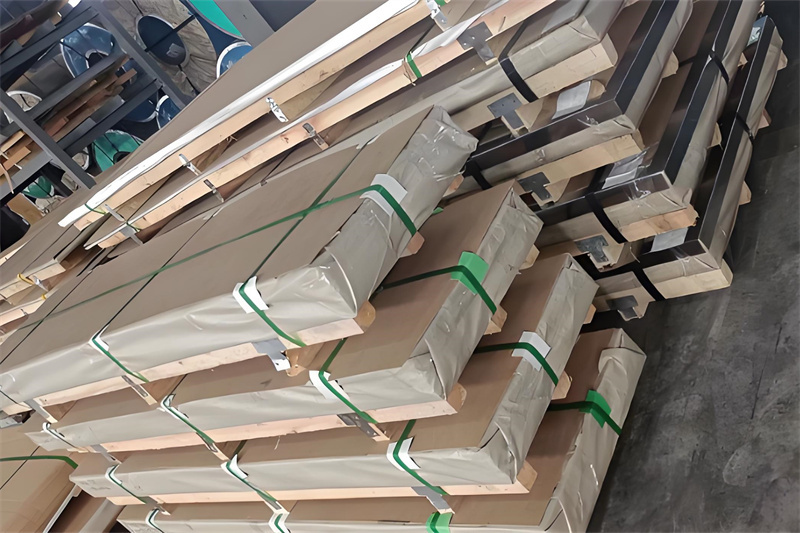 Steel plate packaging process Steel plate packaging process
