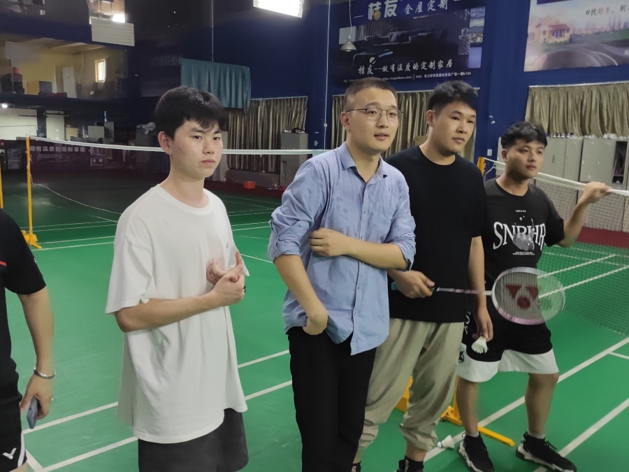 商务中心羽毛球大赛团建活动