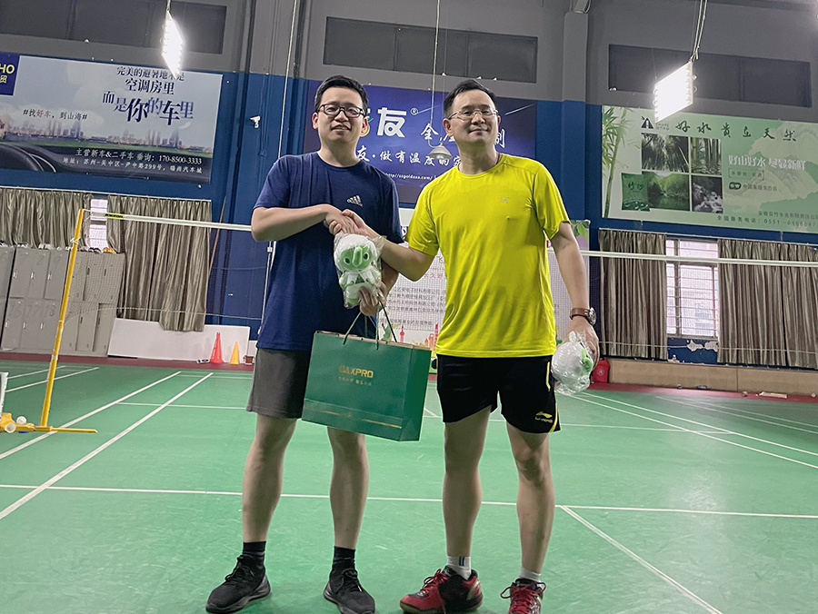 商务中心羽毛球大赛团建活动