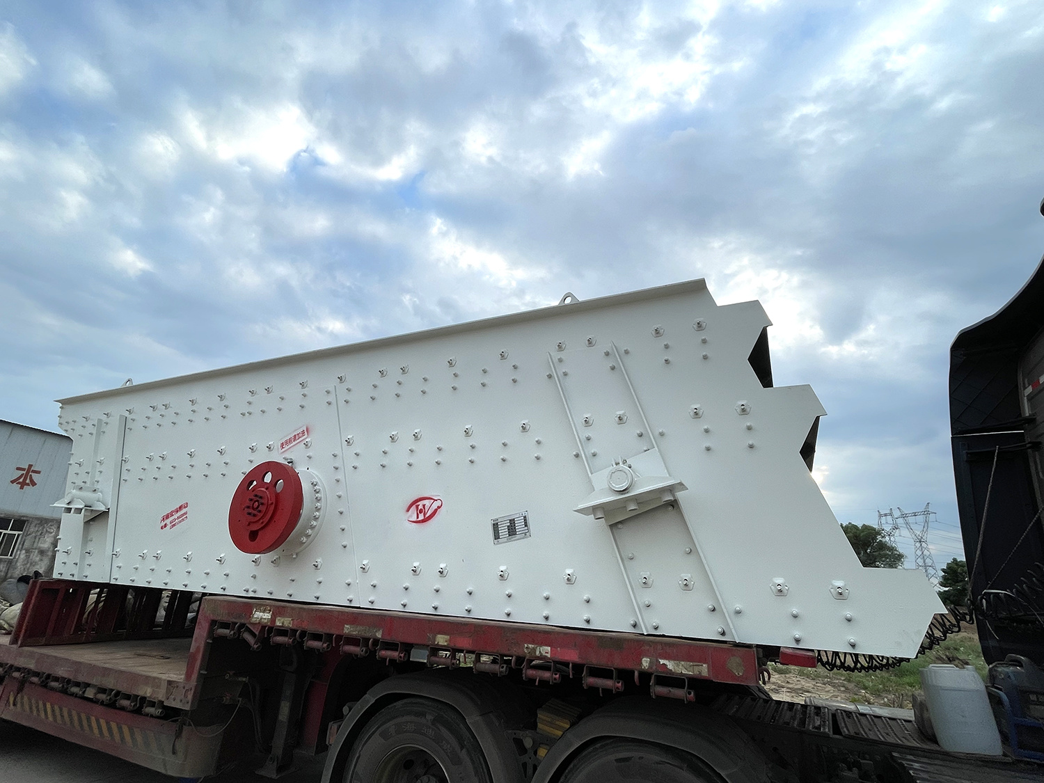 Circular vibrating screen