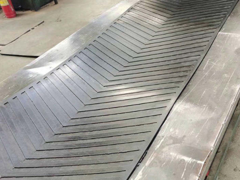 Characteristics and differences between PVC conveyor belt and PU conveyor belt