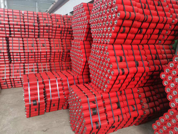 The roller is an important part of the belt conveyor, with a variety of types and functions The roller is an important part of the belt conveyor, with a variety of types and functions