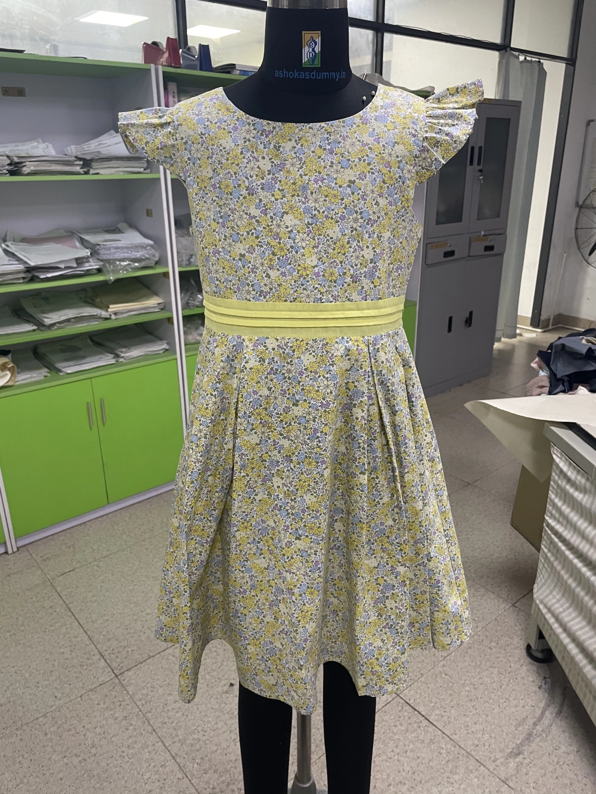 Girl's woven dress