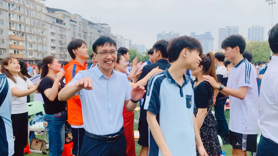 家長(zhǎng)會(huì)