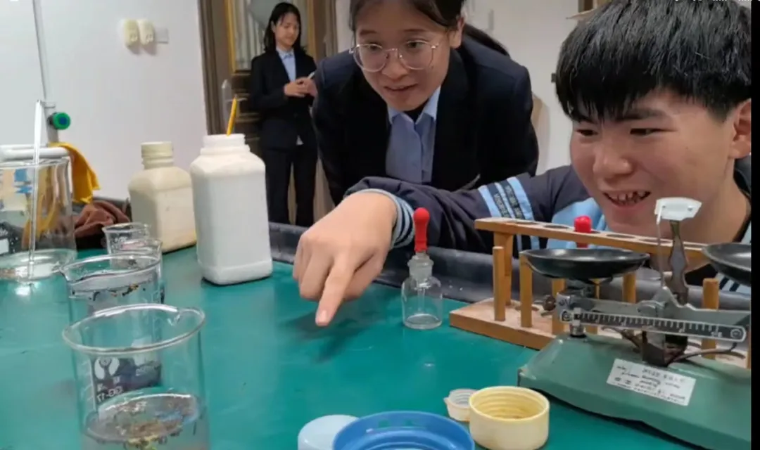 化學組趣味實驗展示