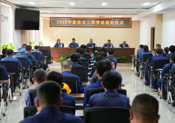 薪火相传 共促成长 | 胜利湘钢钢管组织开展2025年新进员工师带徒签约仪式