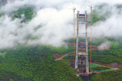 探訪建設(shè)中的赤水河大橋 在243米高處感受建設(shè)火熱