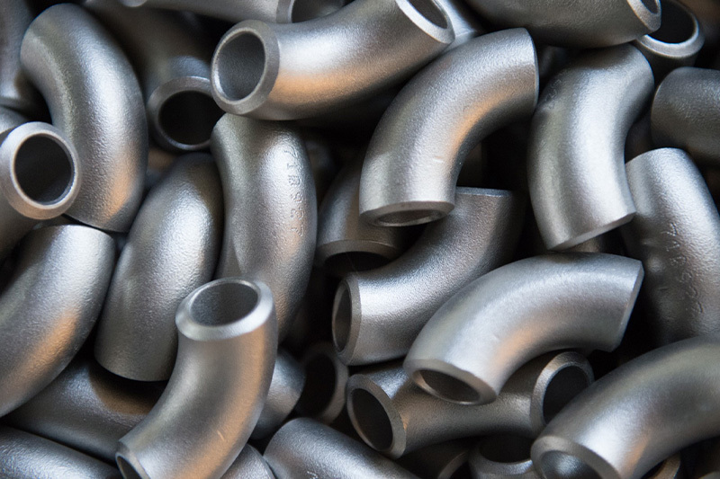 What's the difference between the butt weld fittings and socket fittings?