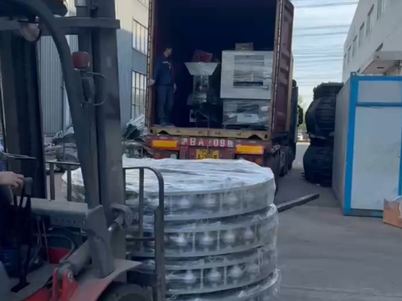 Changzhou Yingchuang Equipment Expands Global Reach with Shuttle Rotomolding Machine Shipment to Vietnam