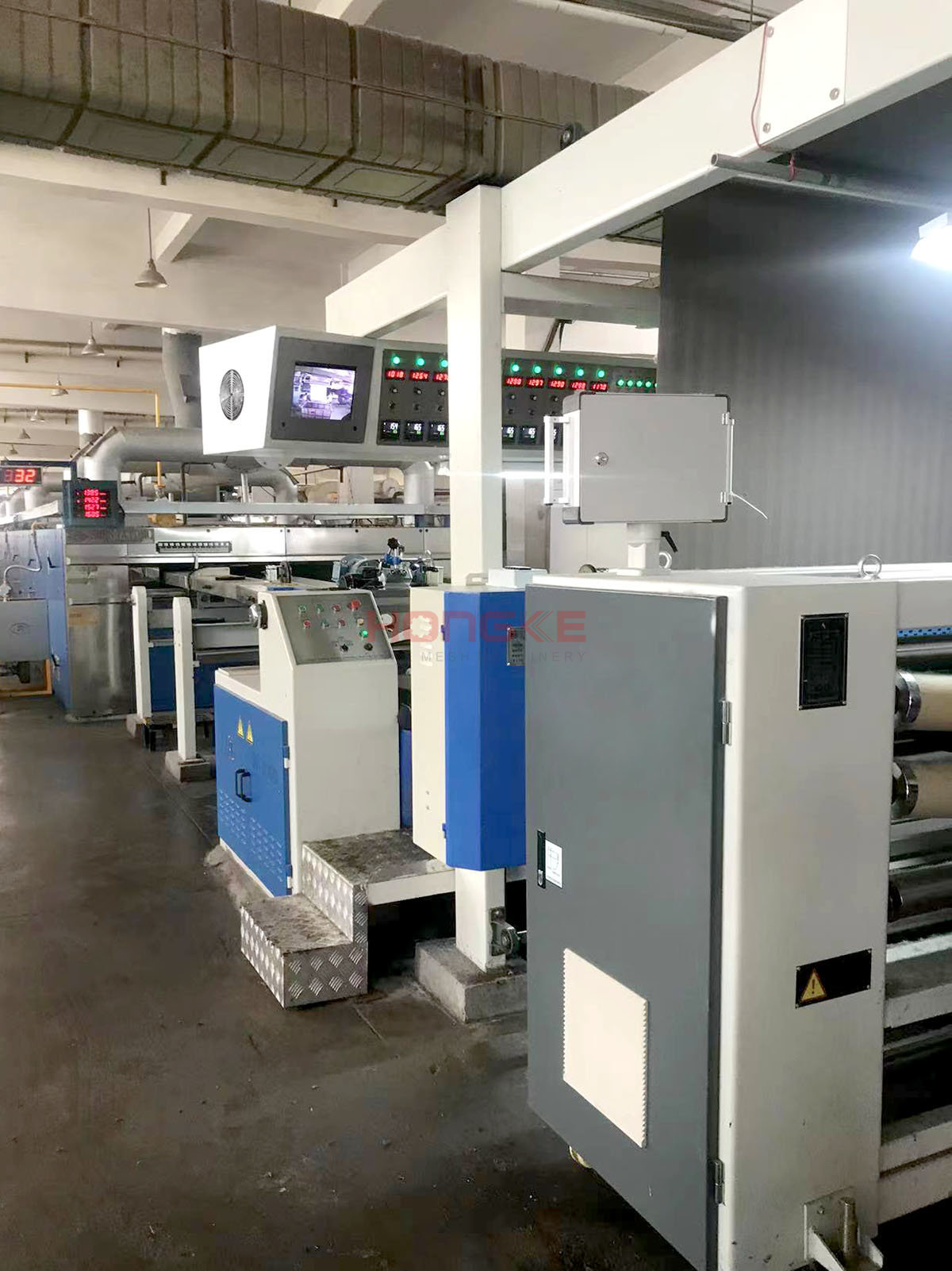 Fiberglass window screen machine