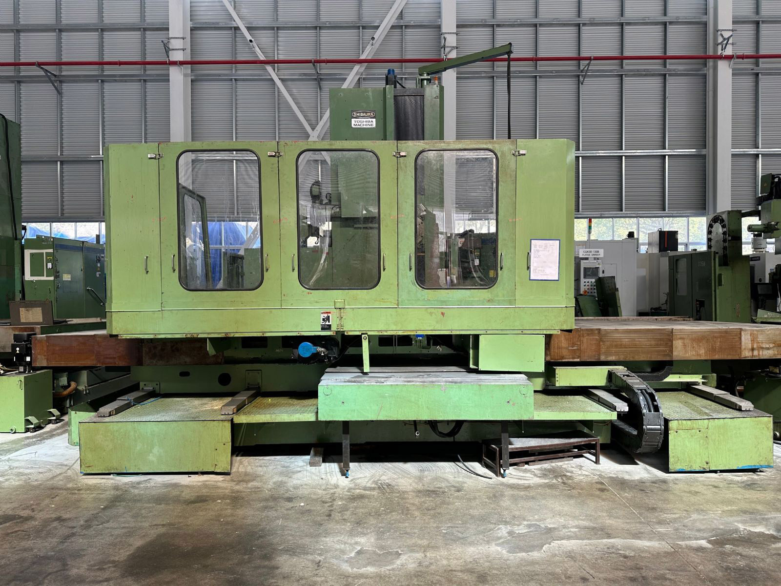 Boring and milling machining center
