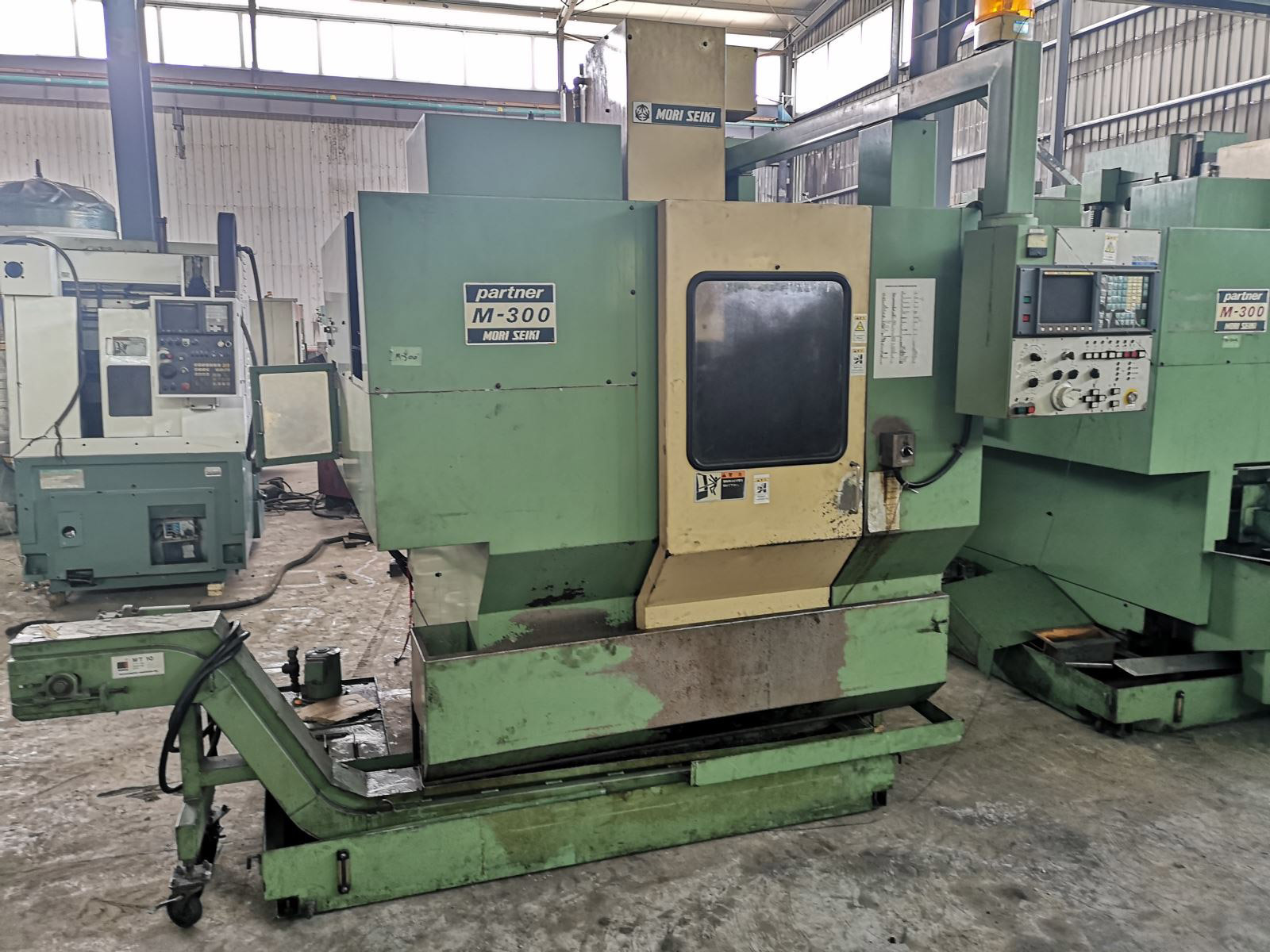 Vertical four-axis machining center (optical machine)
