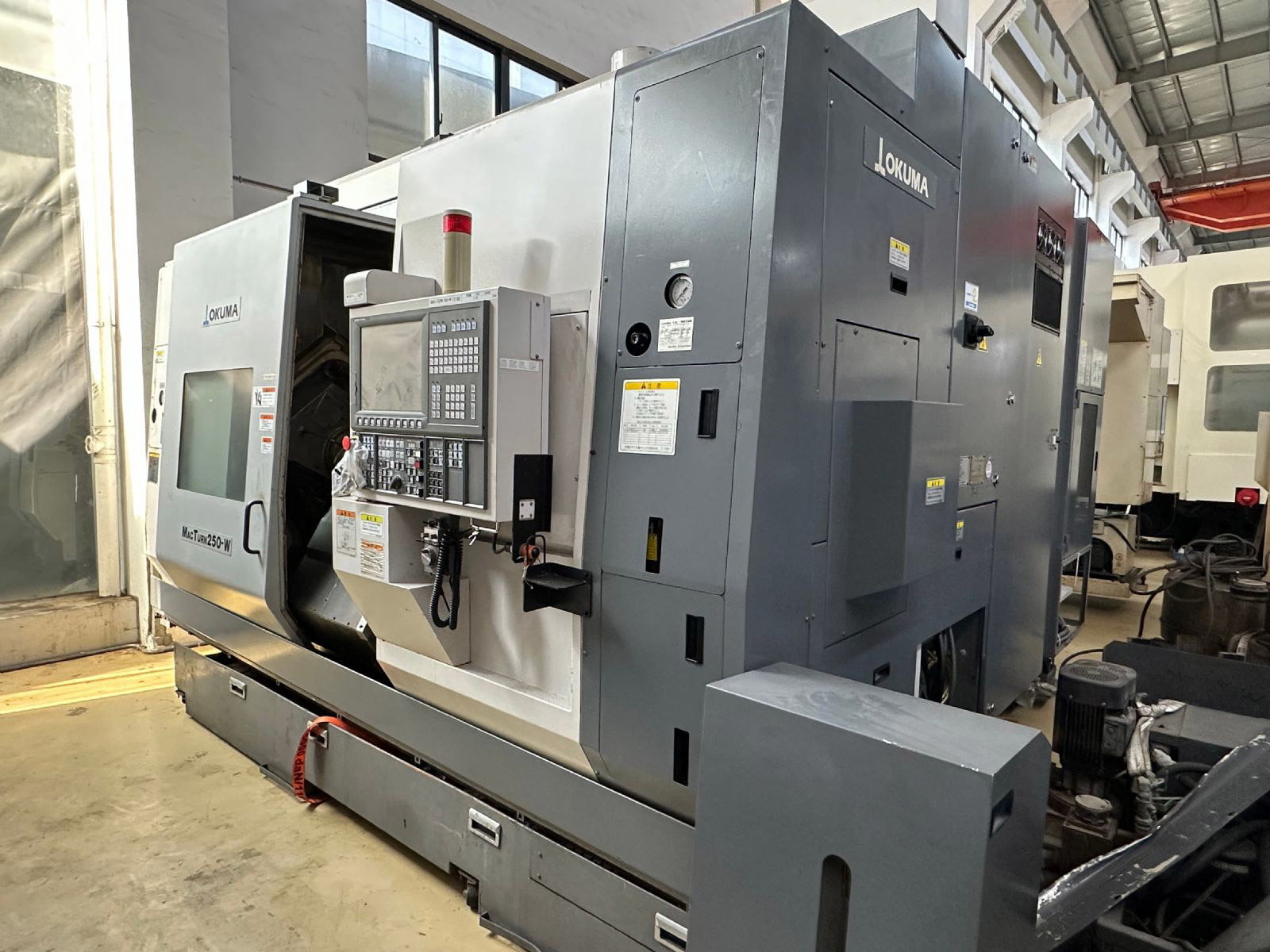 Milling and turning machining center