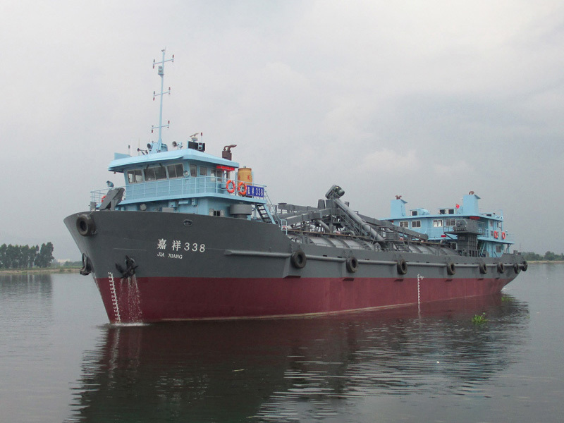 1400-Ton Bulk Cement Ship