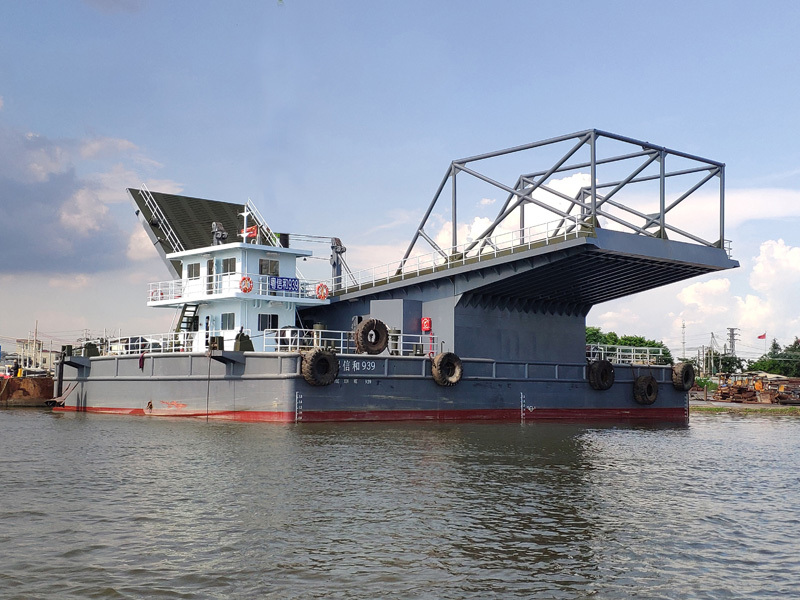40m Barge