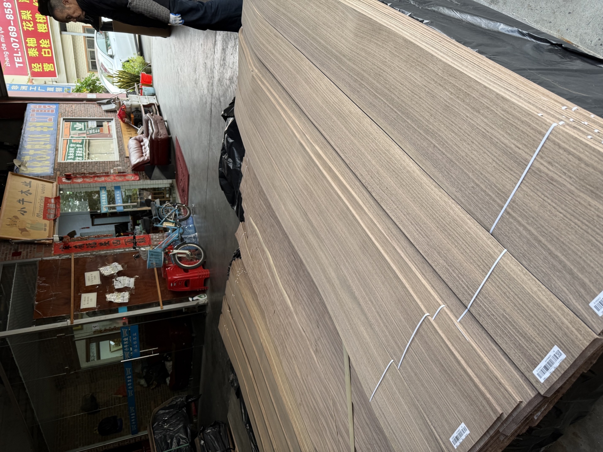 Exploring the Unique Qualities of Black Walnut Veneer Plywood Board for Architectural Design