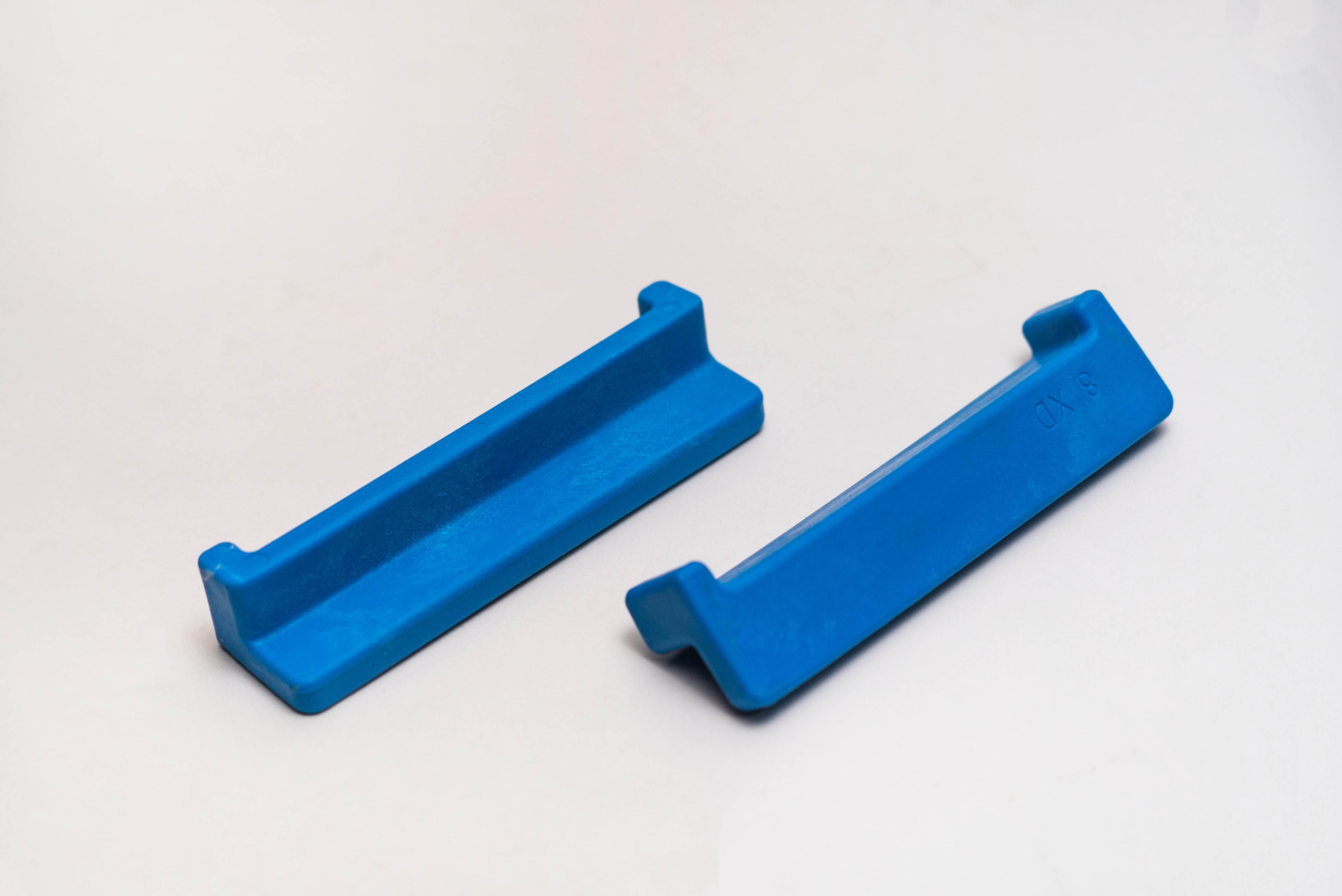 Insulated rail gauge blocks