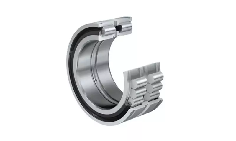 Full complement cylindrical roller bearing with snap ring grooves
