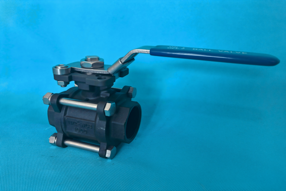 Three-piece high-platform ball valve