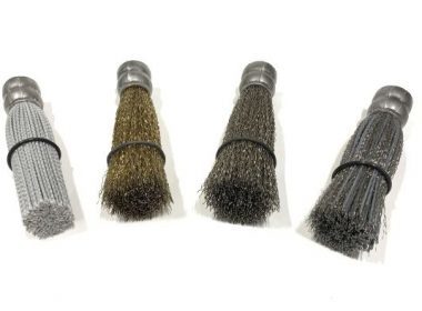 Segment brushes for deburring head