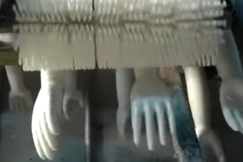 Beading brush for gloves