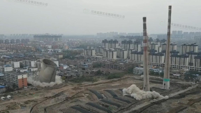 河南省項城佳能熱電有限責(zé)任公司兩座煙囪及一座冷卻塔爆破拆除工程