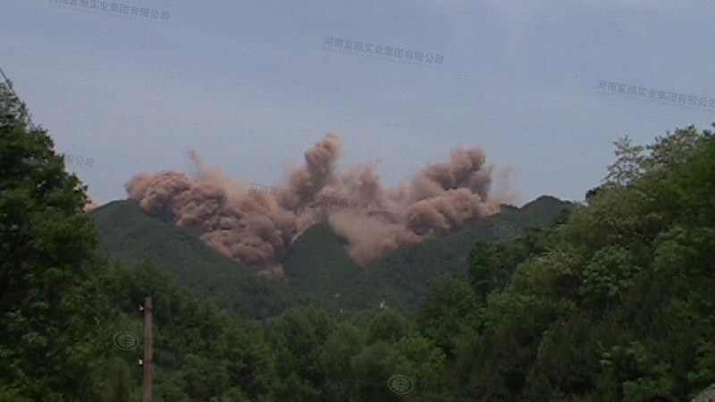 洛鉬集團15000td露采擴建工程第二次大爆破工程