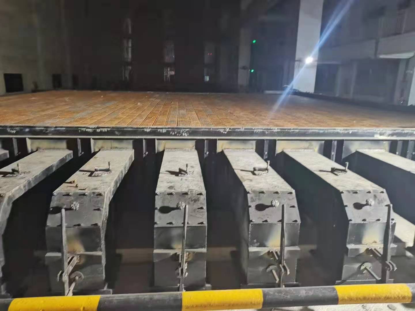 80噸橫梁爐排安裝現(xiàn)場