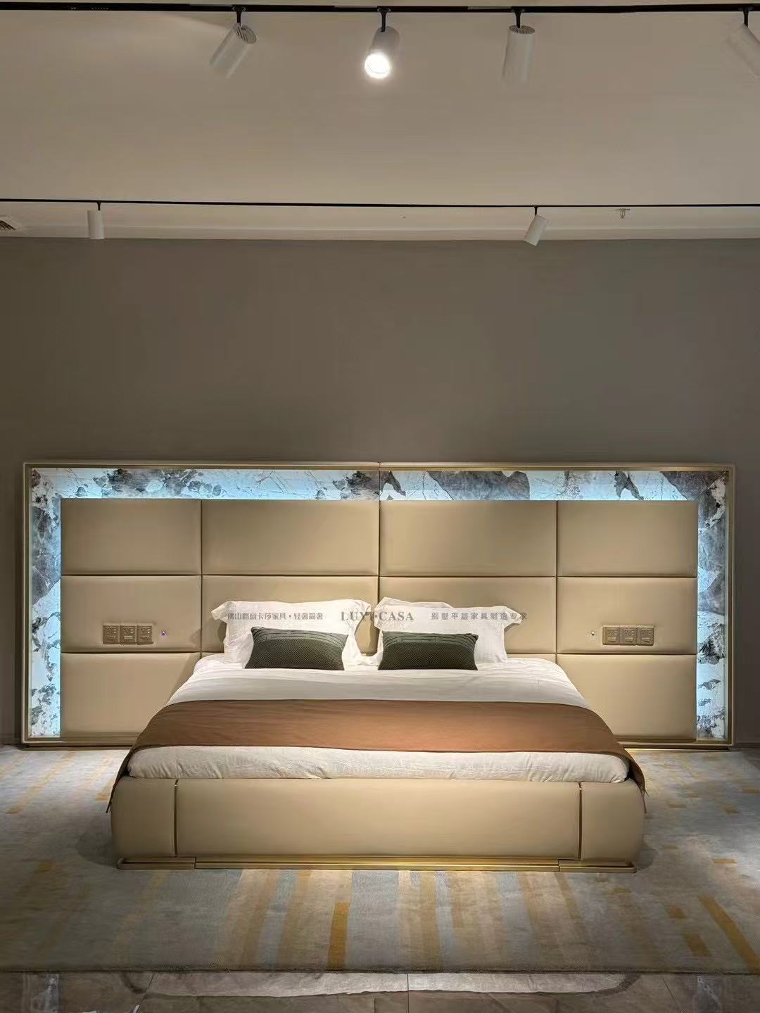 Master Bedroom Bed LY43