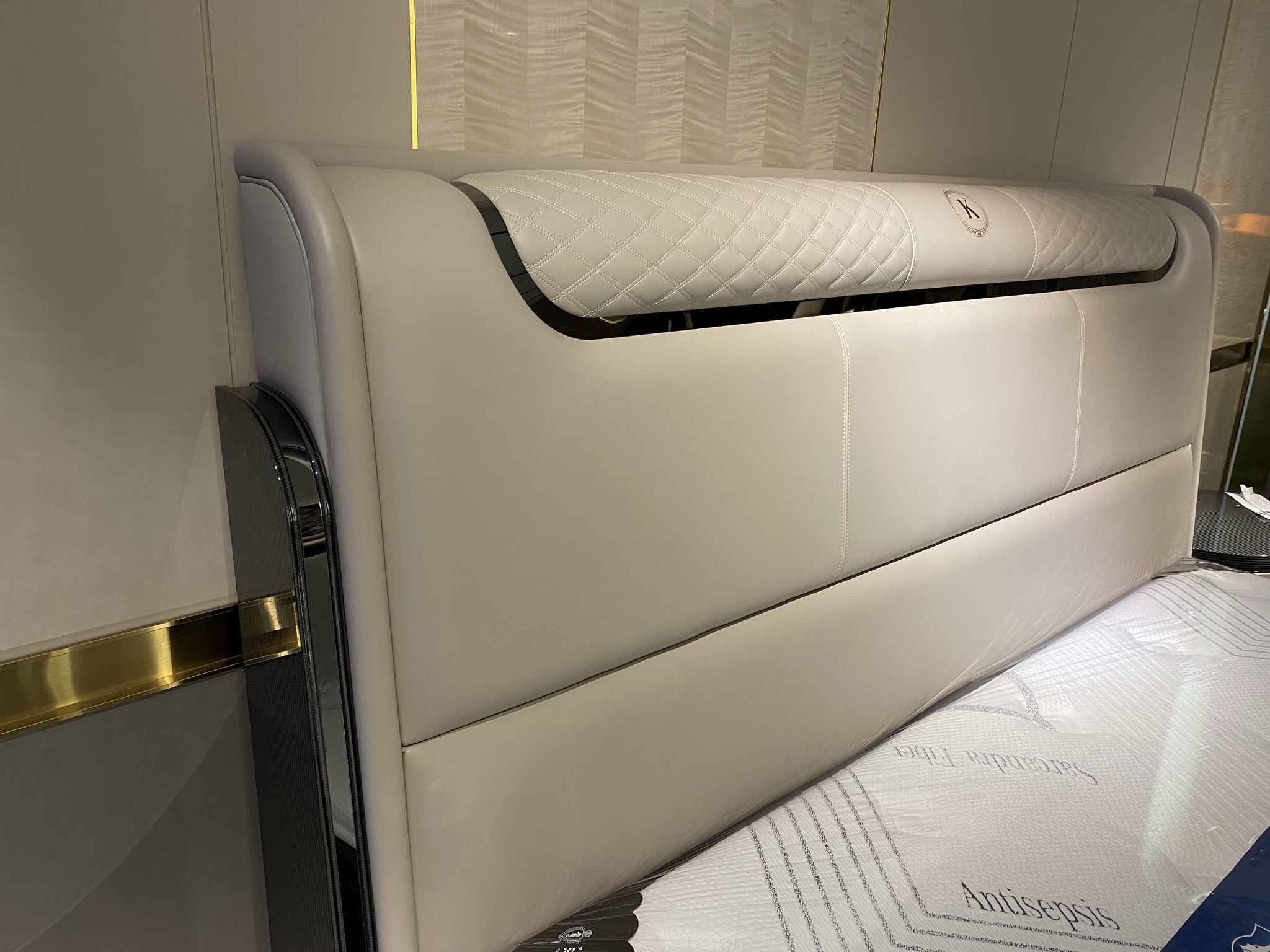 Master Bedroom Bed LY19