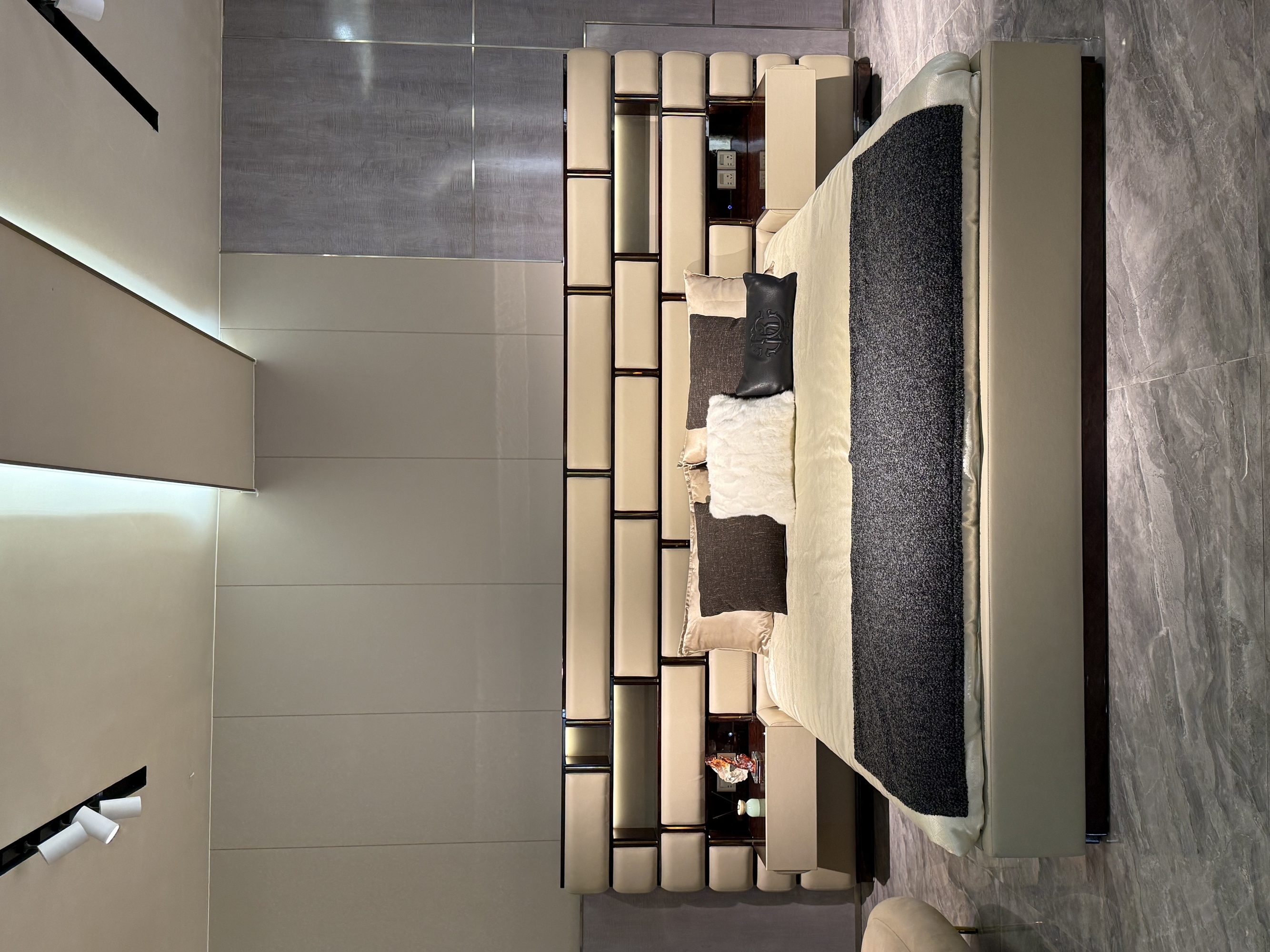 Master Bedroom Bed LY35