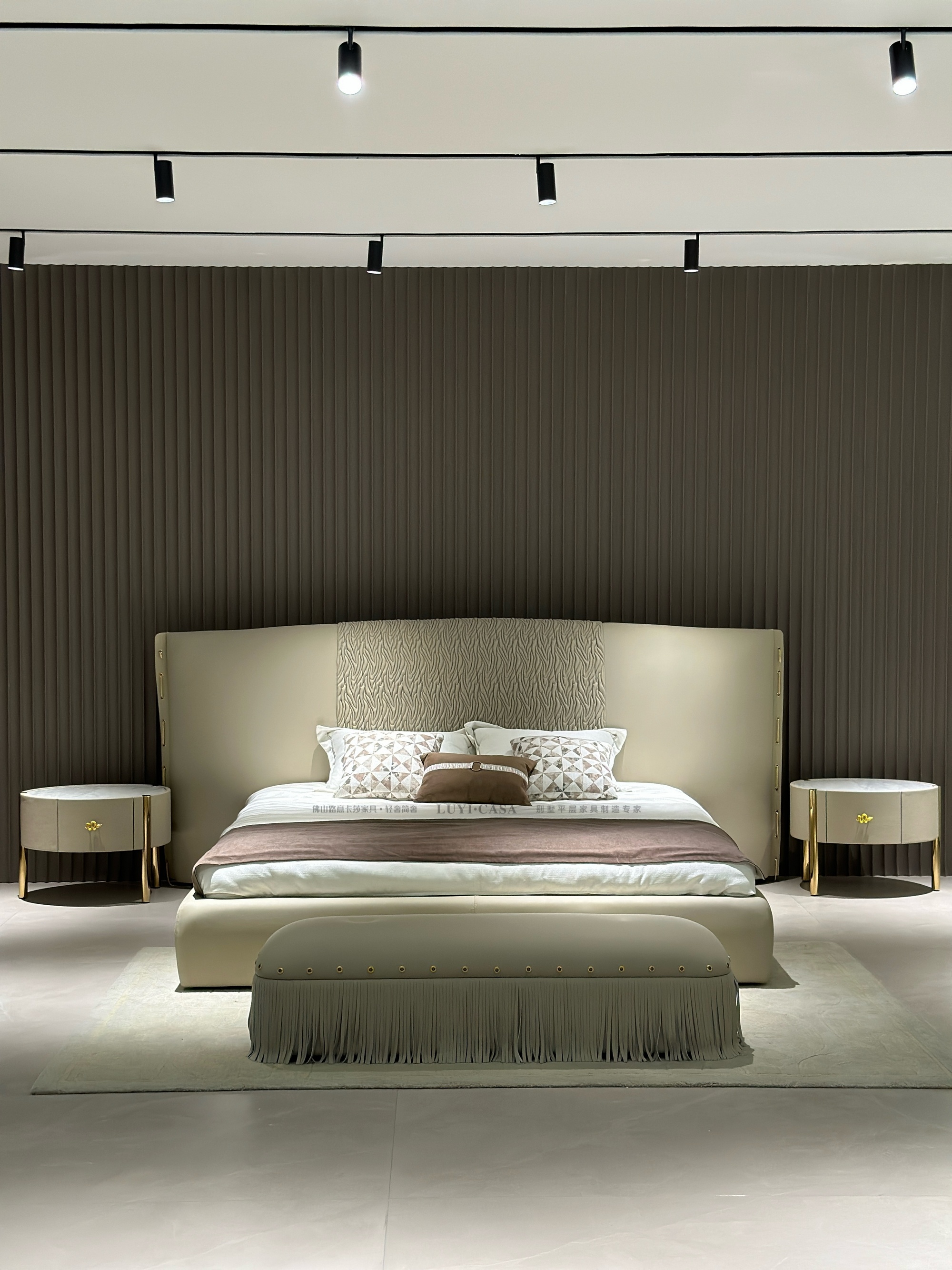 Master Bedroom Bed LY34