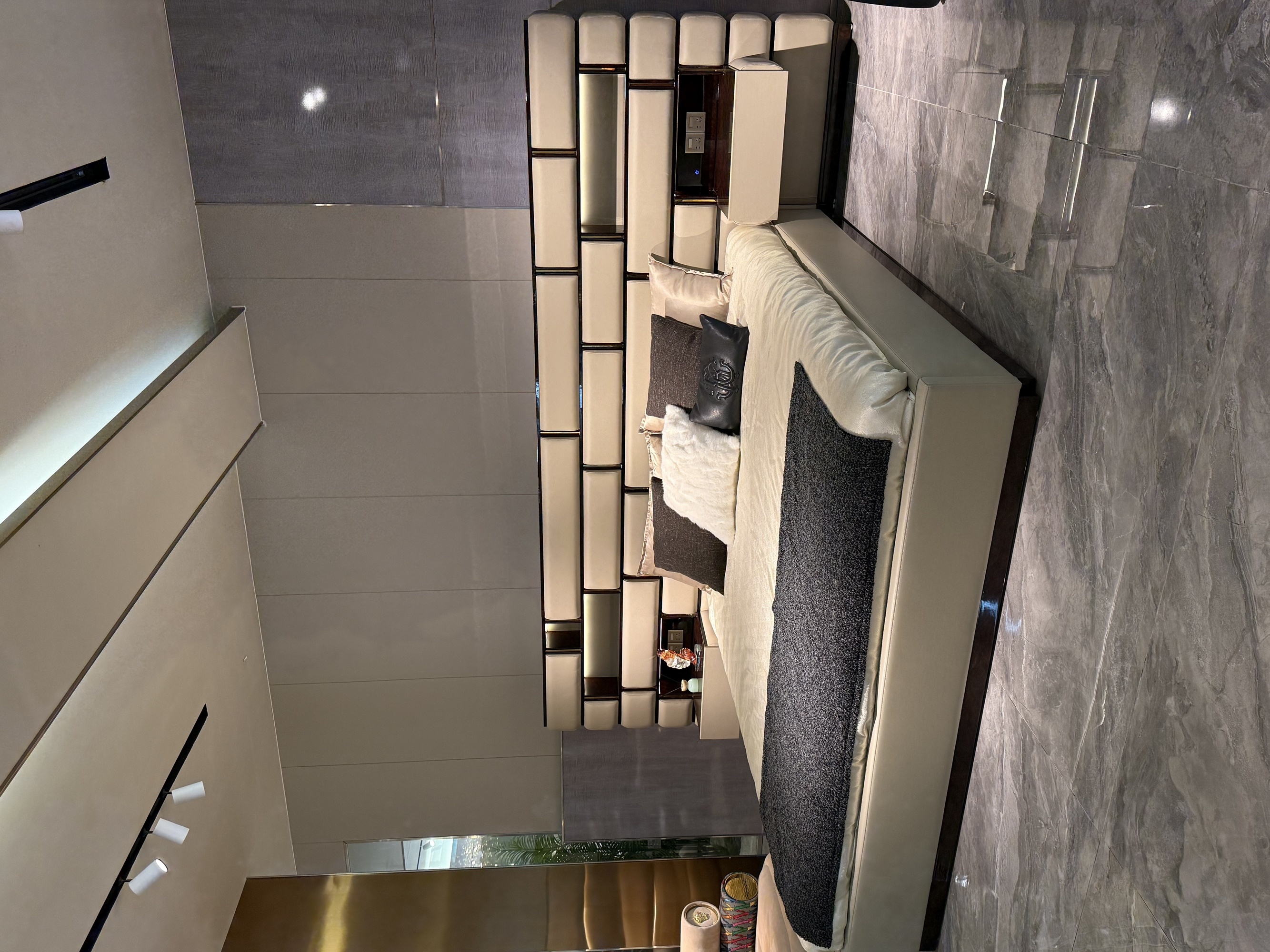 Master Bedroom Bed LY35