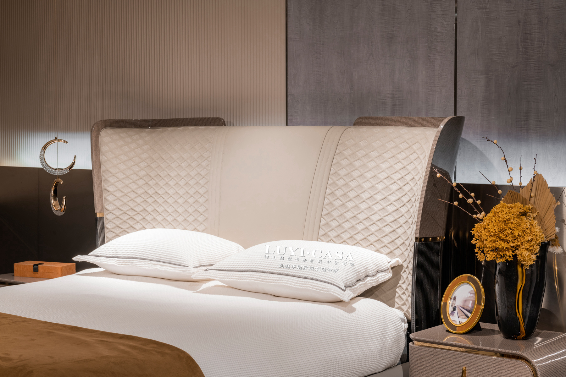 Master Bedroom Bed T5