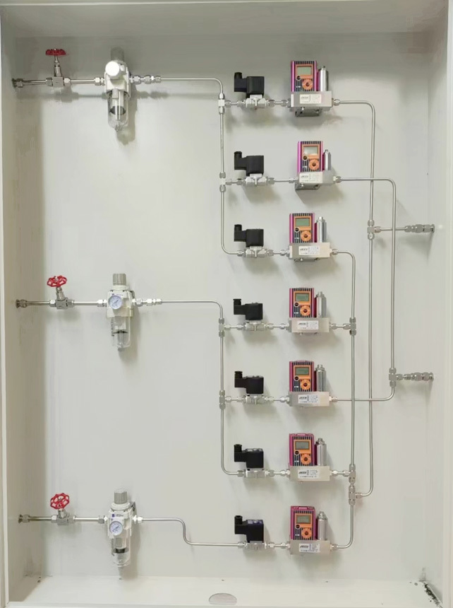 Used for a three-in, two-out, seven-way mixed gas distribution system