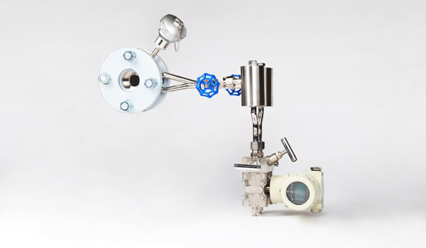 Integrated multi-parameter orifice flow meter