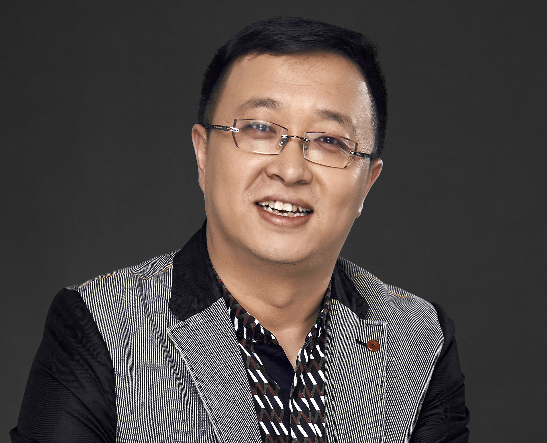 高偉