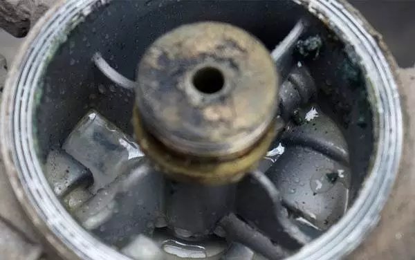 干燥罐变成这样就赶紧换 不然因小失大