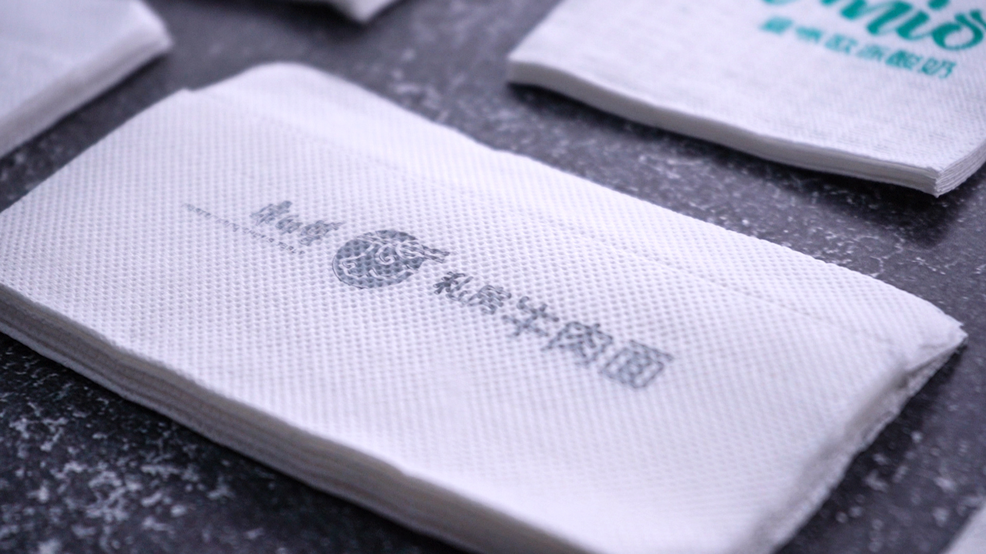 White Off-fold 30*30cm 1Ply Dispenser Napkins White Off-fold 30*30cm 1Ply Dispenser Napkins