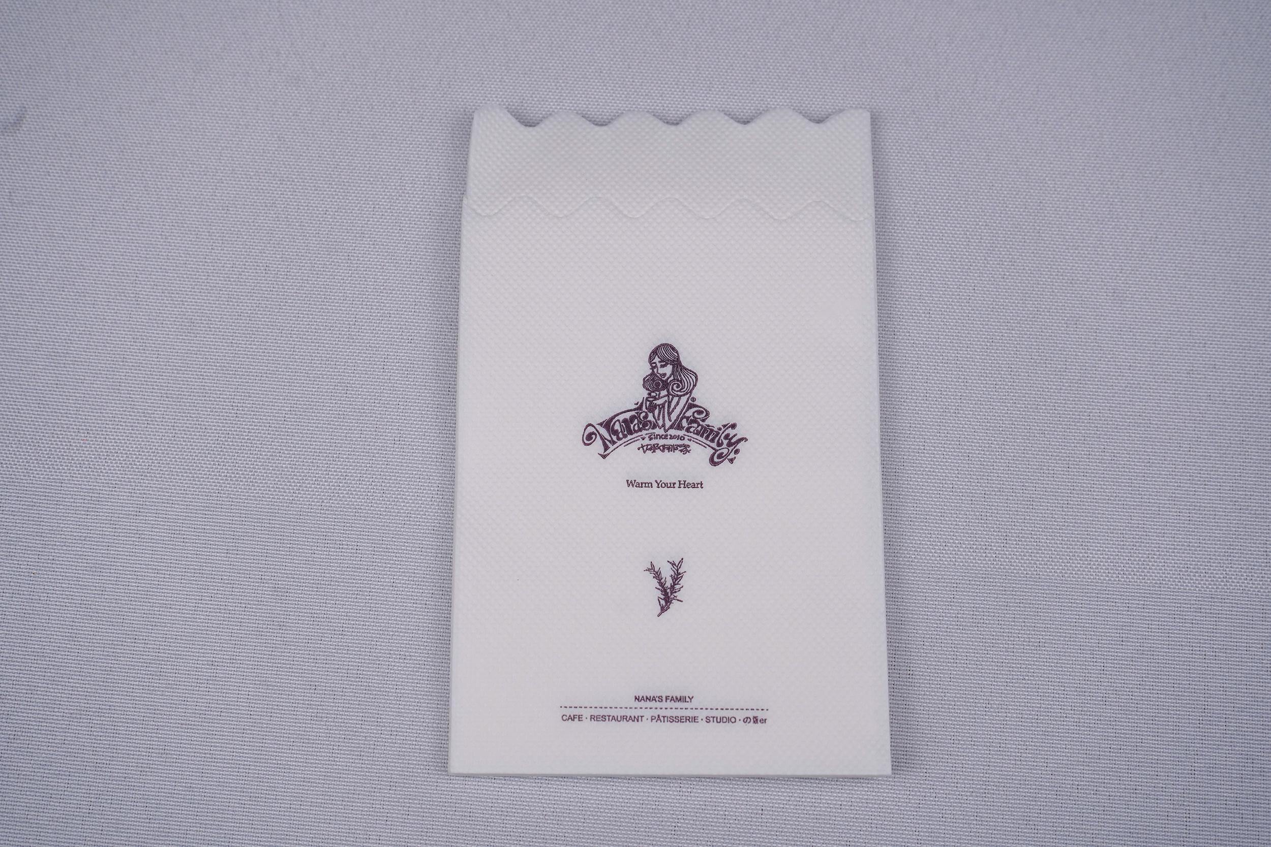 White Scalloped 248*250mm 1Ply Dispenser Napkins White Scalloped 248*250mm 1Ply Dispenser Napkins