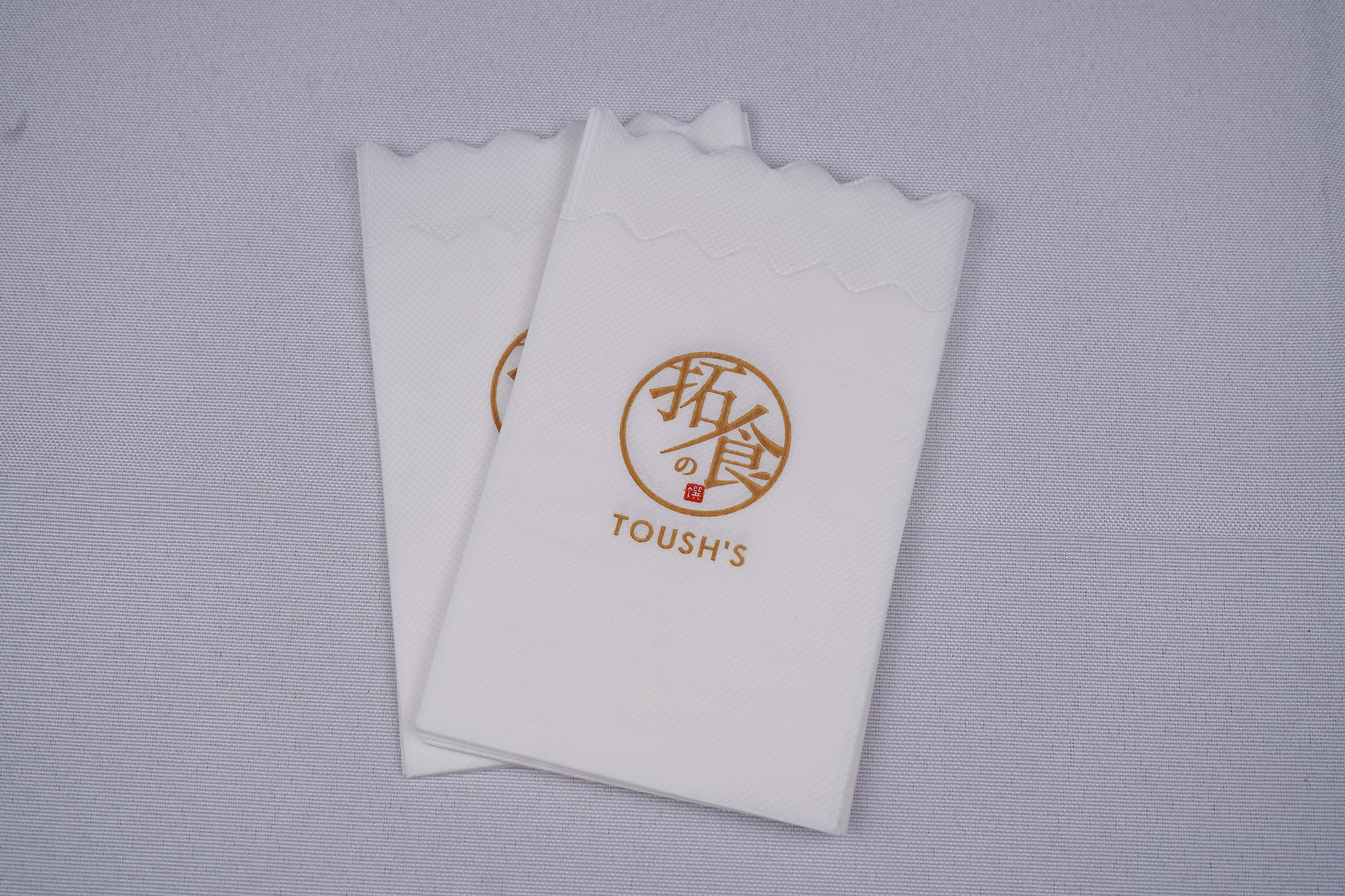White Scalloped 230*235mm 1Ply Dispenser Napkins White Scalloped 230*235mm 1Ply Dispenser Napkins