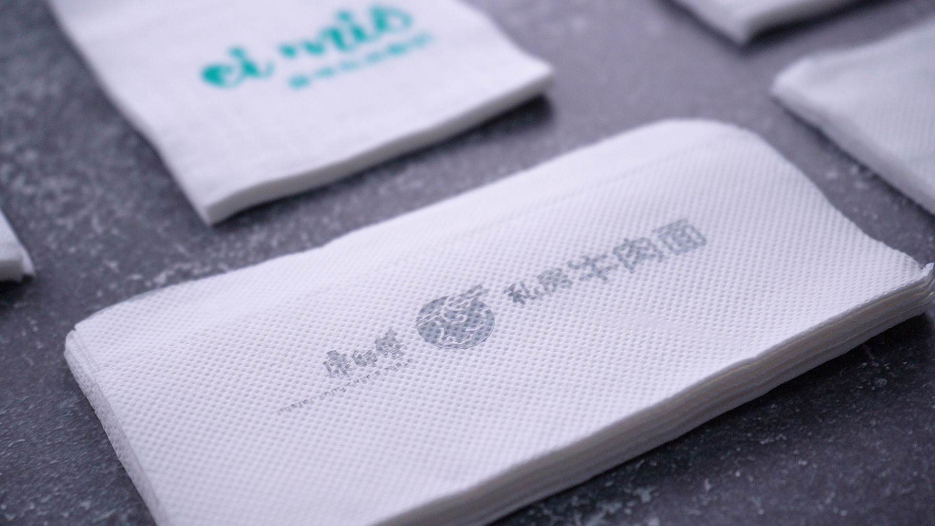 White Off-fold 30*30cm 1Ply Dispenser Napkins White Off-fold 30*30cm 1Ply Dispenser Napkins
