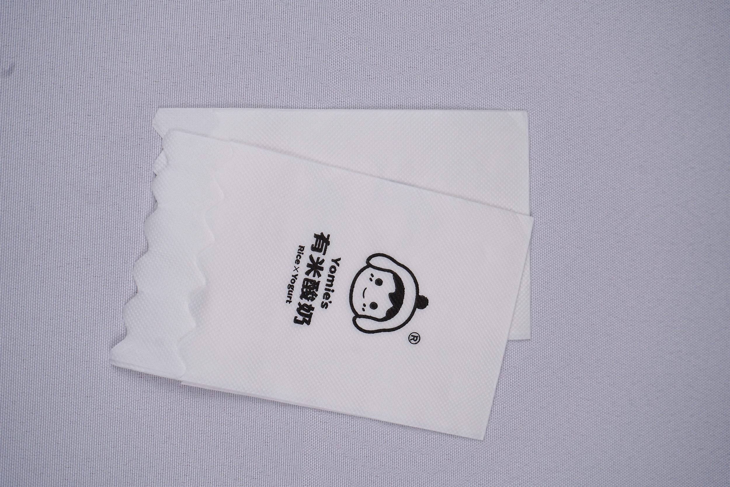 White Scalloped 230*235mm 1Ply Dispenser Napkins White Scalloped 230*235mm 1Ply Dispenser Napkins