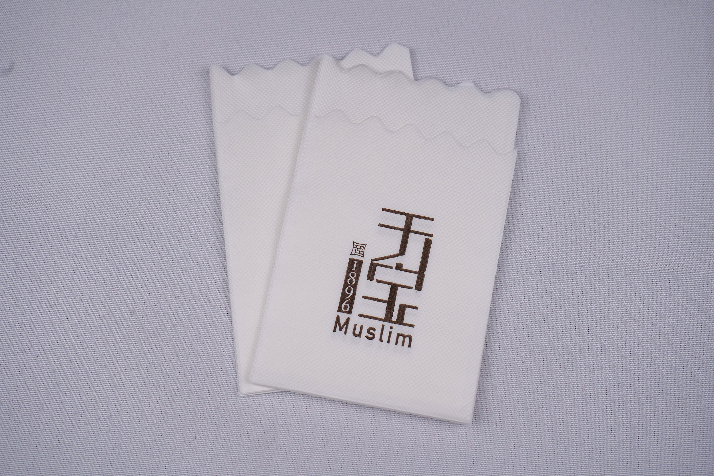 White Scalloped 248*250mm 1Ply Dispenser Napkins White Scalloped 248*250mm 1Ply Dispenser Napkins